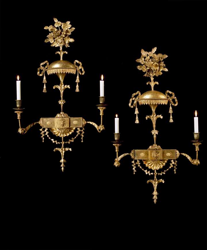 A PAIR OF GEORGE III GILTWOOD WALL LIGHTS 